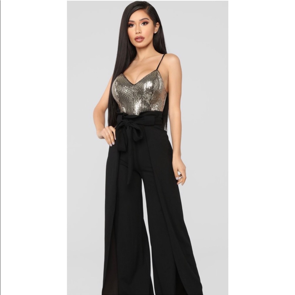 Glittering Black/Gold Jumpsuit.🖤💛